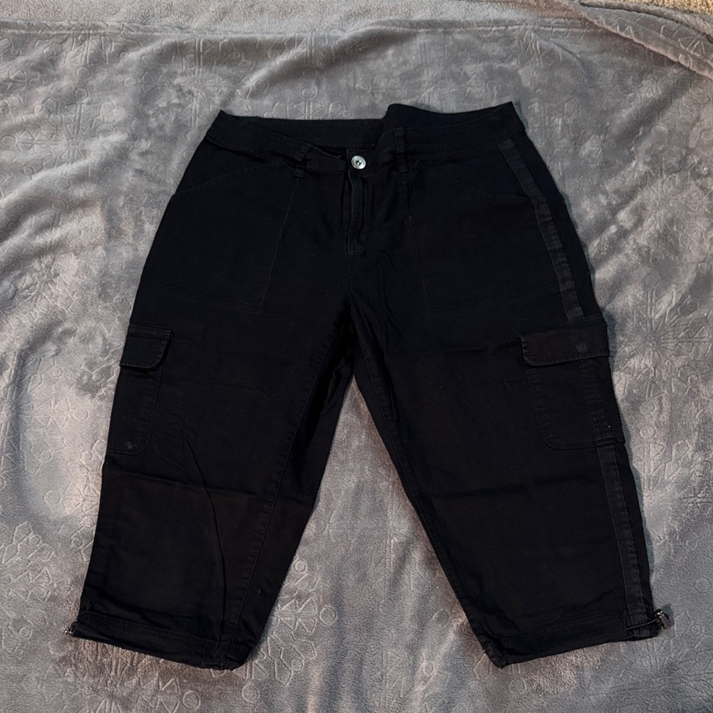 Time and Tru Black Capris